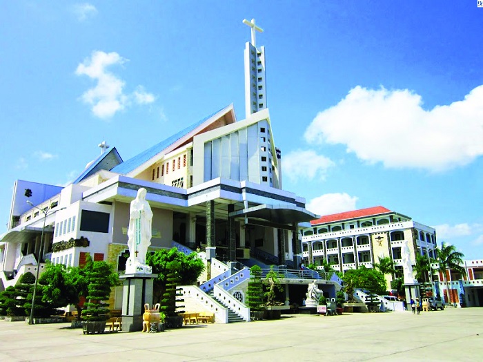 10 famous churches Vietnam, Phat Diem Cathedral, Notre-Dame Cathedral saigon, Saint-Nicolas Dalat Cathedral